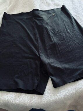 NWT Victoria's Secret FeatherSoft Shaping Shorts Black S